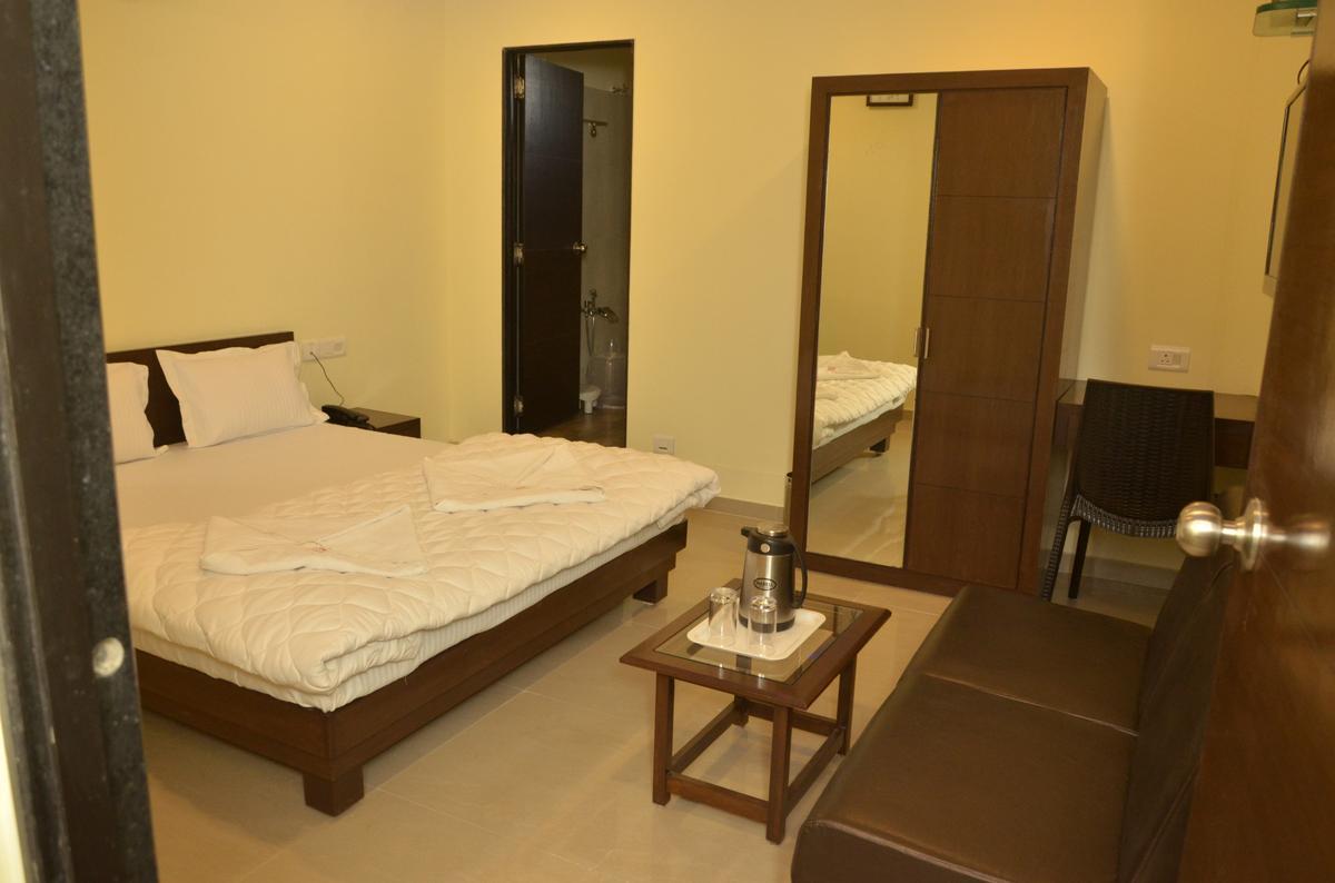 Hotel Ambience Sarkhej Dış mekan fotoğraf